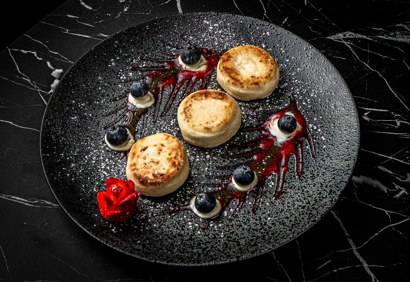 Golden syrniki with berries and sauce