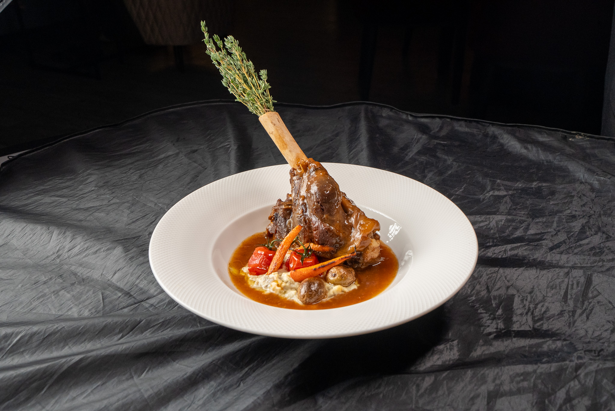 Томлёная баранья голяшка — Vesna Lounge, Dubai