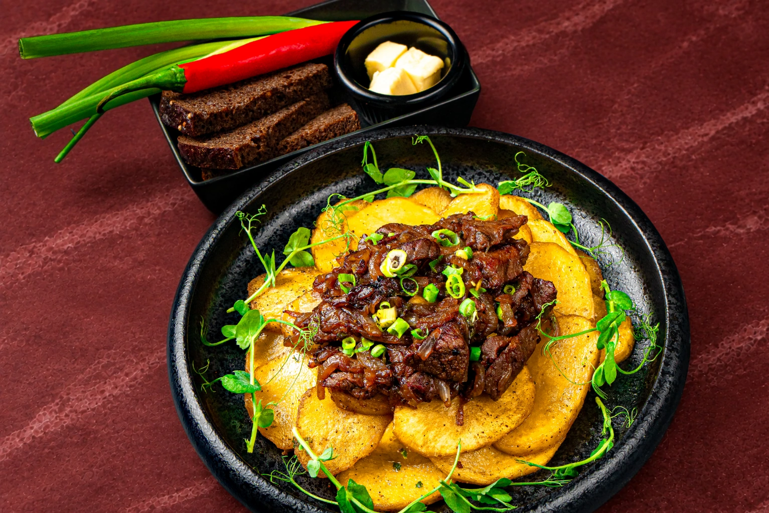 Говядина с жареным картофелем — Vesna Lounge, Dubai