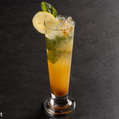 Mango and passion mojito